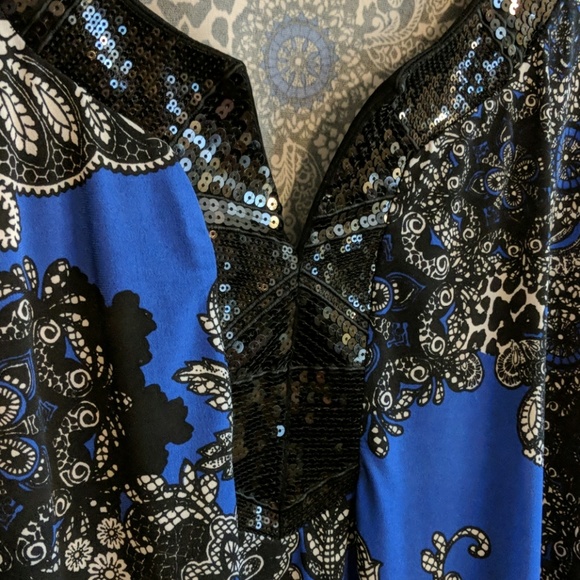 Rich blue top with a unique lace and animal print - Picture 2 of 5